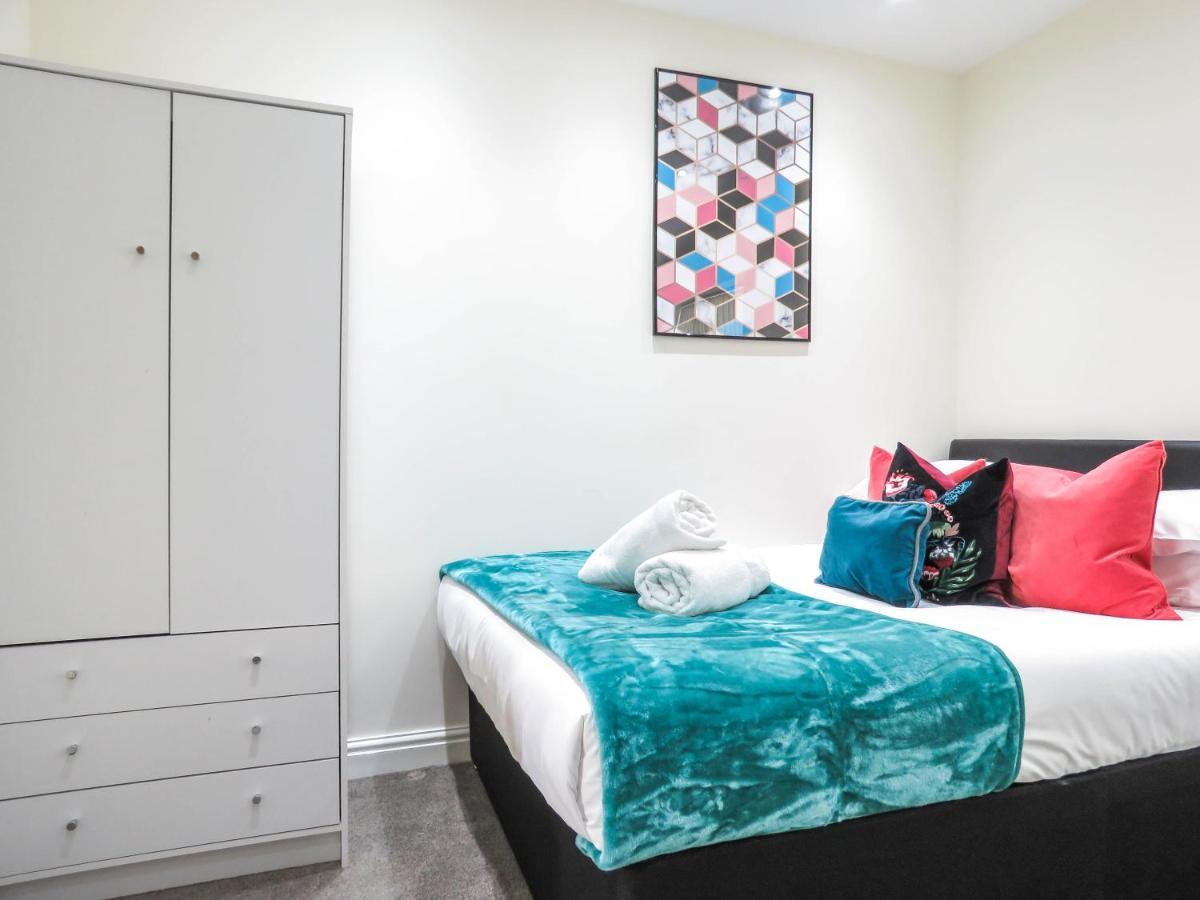 Tudors Esuites Four Bedroom House Birmingham Ngoại thất bức ảnh