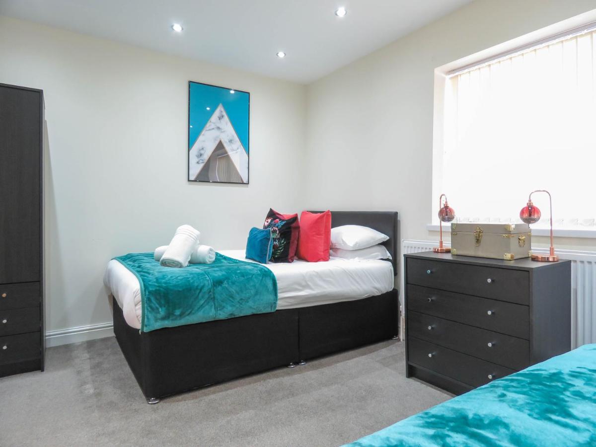 Tudors Esuites Four Bedroom House Birmingham Ngoại thất bức ảnh