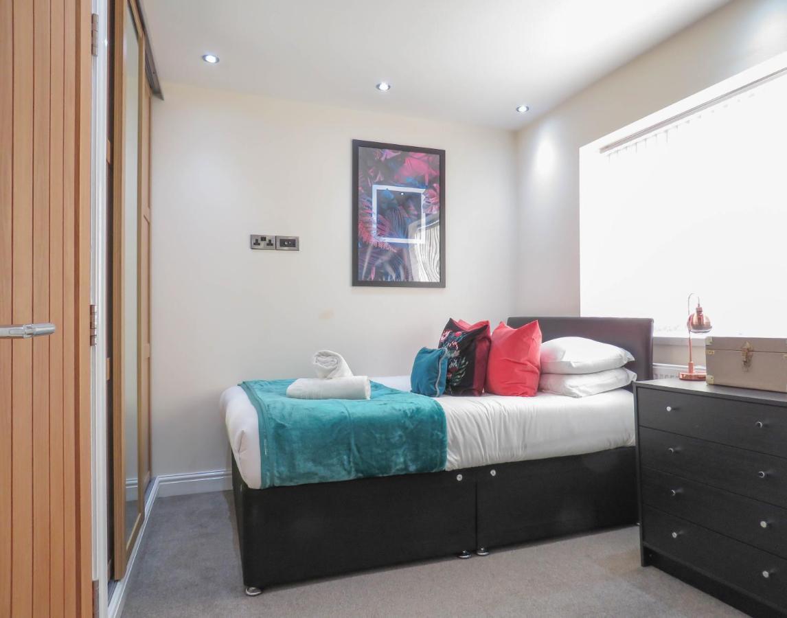 Tudors Esuites Four Bedroom House Birmingham Ngoại thất bức ảnh