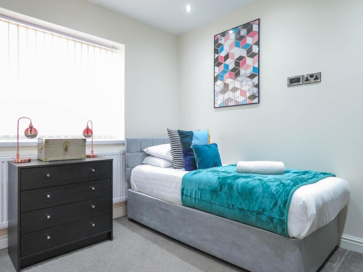 Tudors Esuites Four Bedroom House Birmingham Ngoại thất bức ảnh